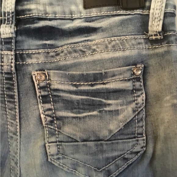 EUC Daytrip jeans, purchased at Buckle, worn only a couple of times, light wash - Picture 4 of 4